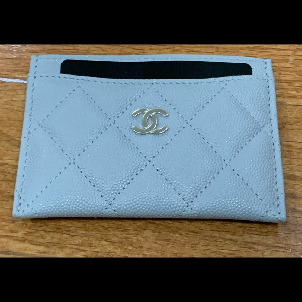Chanel flat cardholder in gray caviar